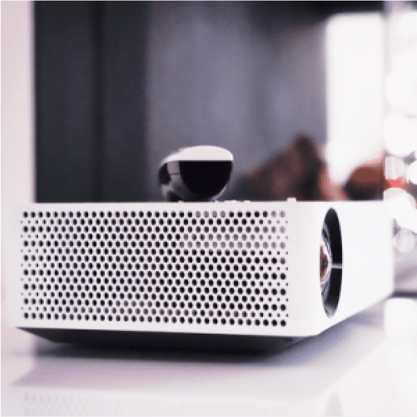 写真：プロジェクターを斜め横から移した写真です