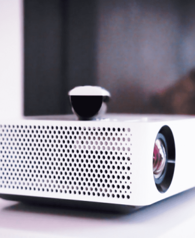 画像：プロジェクターを斜め横から移した写真です